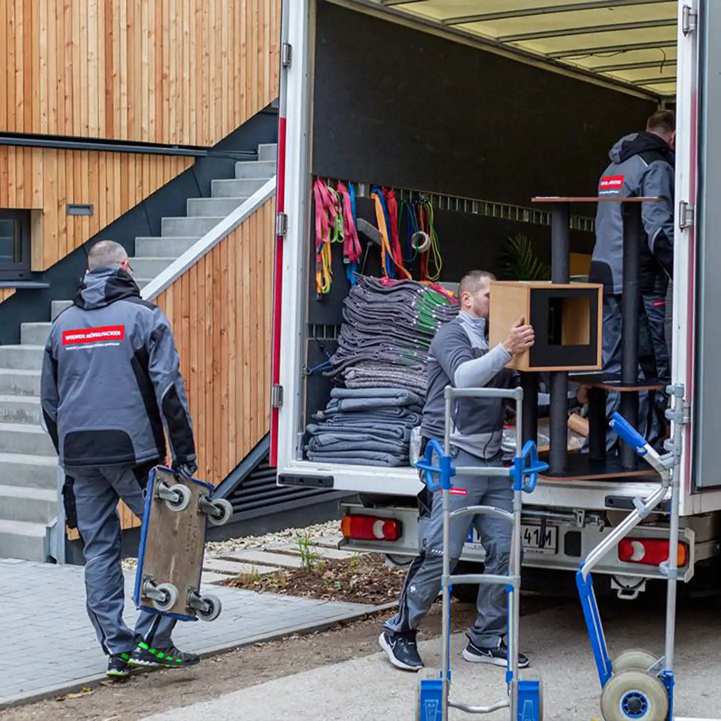 Verladung in den LKW vor dem Umzug